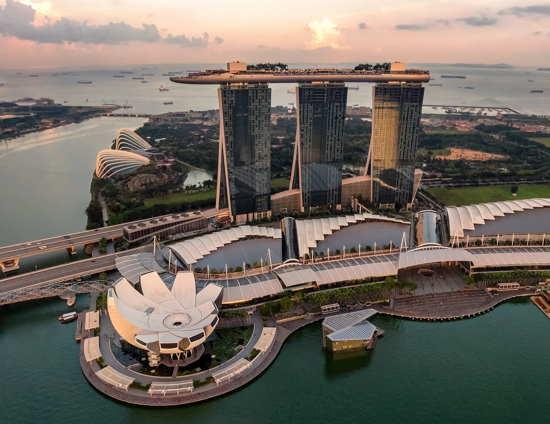 2 Days in Singapore: Marina Bay Highlights, Gardens by the Bay & Cultural Neighborhoods kr73qi